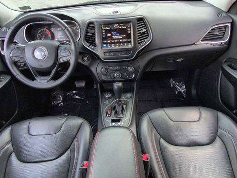 Used 2019 Jeep Cherokee Trailhawk image 16