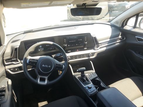 Used 2025 Kia Sportage LX image 10
