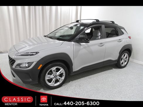 Used 2023 Hyundai Kona SEL FWD image 3