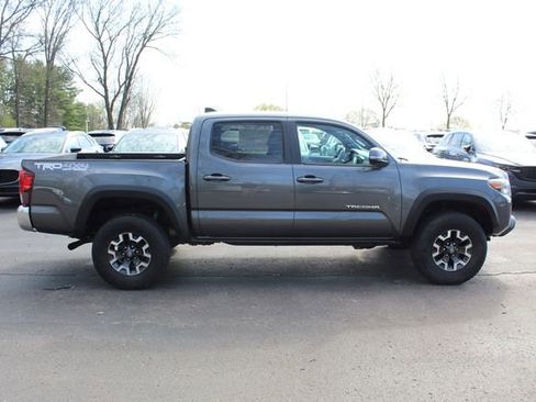 Used 2019 Toyota Tacoma TRD Off-Road AWD/4WD image 2