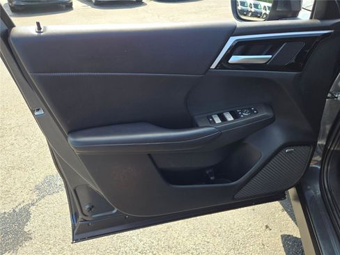 Used 2025 Mitsubishi Outlander SE AWD/4WD image 23