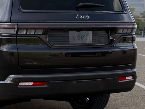 New 2026 Jeep Grand Wagoneer Summit AWD/4WD image 39