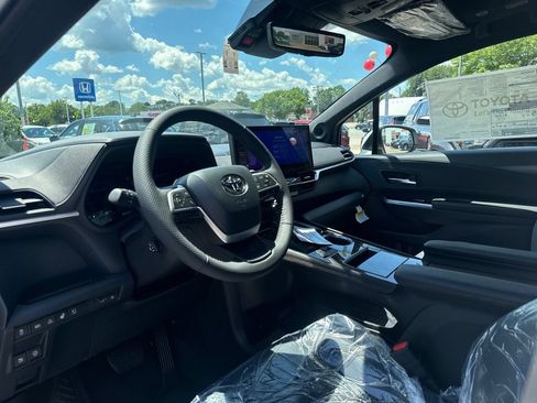 New 2026 Toyota Sienna Platinum AWD/4WD image 16