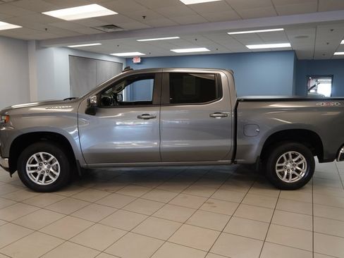 Used 2022 Chevrolet Silverado 1500 LT AWD/4WD image 2