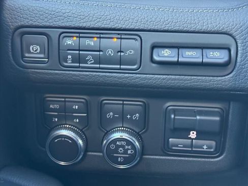 Used 2021 GMC Yukon Denali w/ Denali Premium Package image 20