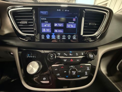 Used 2017 Chrysler Pacifica Touring-L Plus FWD image 28