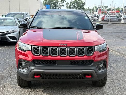 Used 2024 Jeep Compass Trailhawk w/ Trailhawk Convenience Group AWD/4WD image 4