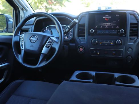Used 2023 Nissan Titan SV image 23