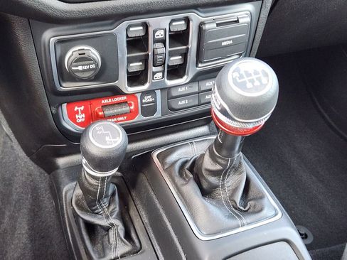 Used 2025 Jeep Wrangler Unlimited Sport AWD/4WD image 20
