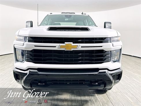 Used 2025 Chevrolet Silverado 2500 Custom w/ Custom Convenience Package image 2