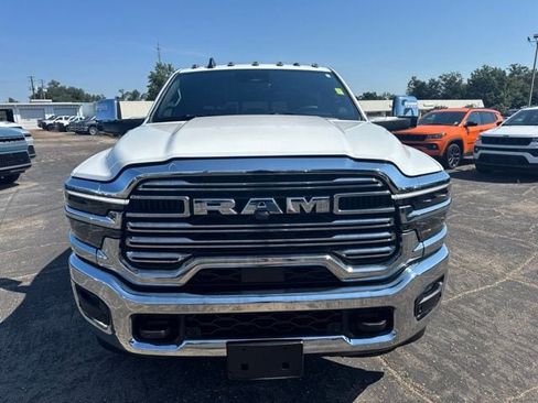 Used 2025 RAM 3500 Laramie AWD/4WD image 9