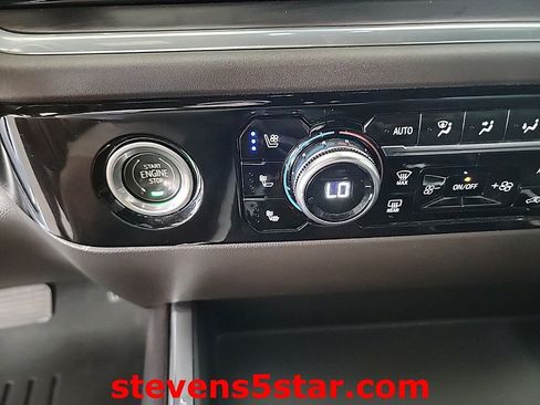 Used 2022 GMC Sierra 1500 SLT w/ SLT Convenience Package AWD/4WD image 17