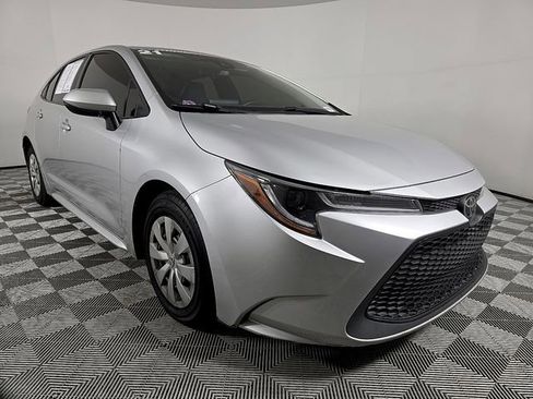 Used 2021 Toyota Corolla L image 4