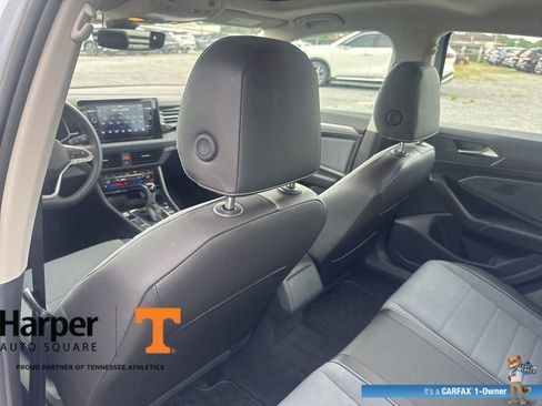 Used 2025 Volkswagen Jetta SE w/ Sunroof Package FWD image 11