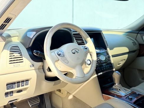 Used 2014 INFINITI QX70 AWD w/ Premium Package image 11