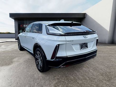 Certified 2024 Cadillac Lyriq Luxury AWD/4WD image 2