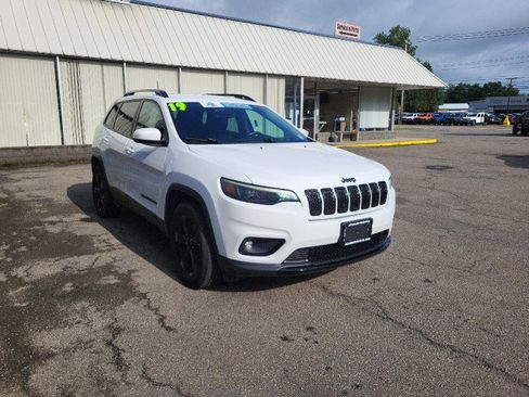 Used 2019 Jeep Cherokee Latitude Plus image 5