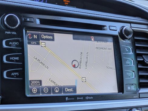 Used 2017 Toyota Highlander SE image 30