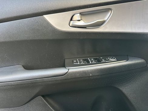 Used 2023 Kia Forte LXS FWD image 11