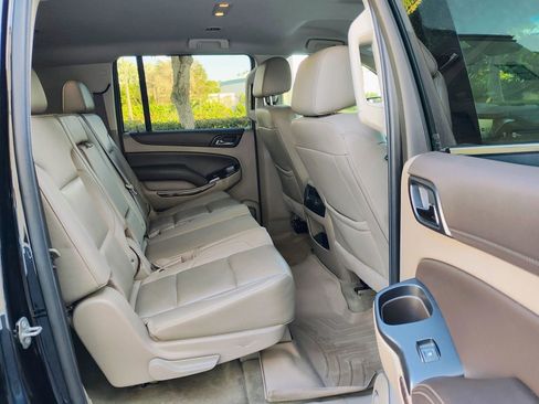 Used 2019 Chevrolet Suburban LT image 17