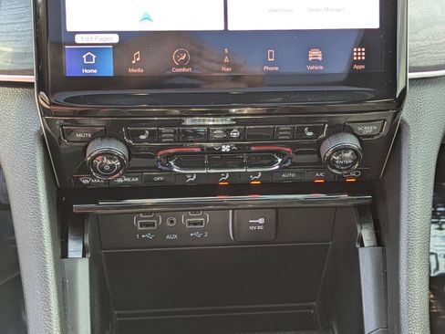 Certified 2025 Jeep Grand Cherokee Limited w/ Black Appearance Package image 25