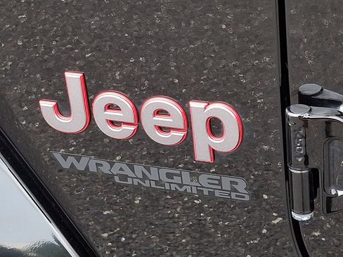 Used 2022 Jeep Wrangler Unlimited Rubicon w/ Steel Bumper Group AWD/4WD image 17