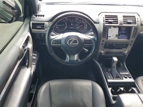 Used 2020 Lexus GX 460 Premium image 16