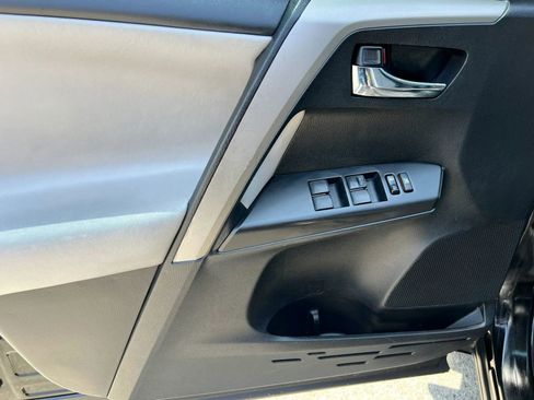 Used 2018 Toyota RAV4 XLE FWD image 24