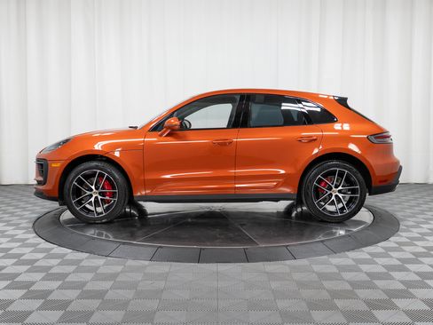 Certified 2024 Porsche Macan S AWD/4WD image 2