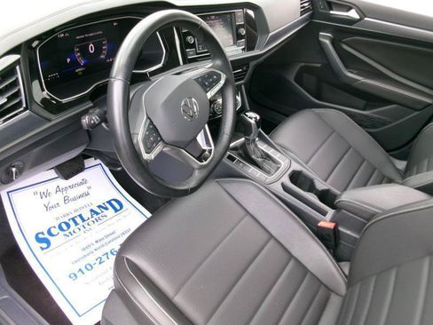 Used 2024 Volkswagen Jetta SE FWD image 12