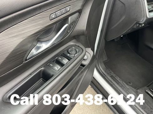 Used 2024 GMC Terrain SLT FWD image 8