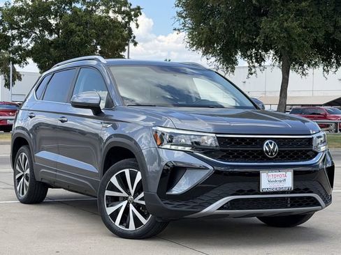 Used 2022 Volkswagen Taos SE FWD image 2