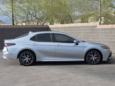 Used 2022 Toyota Camry SE image 10