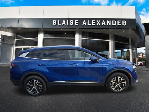 Used 2023 Kia Sportage EX AWD/4WD image 2