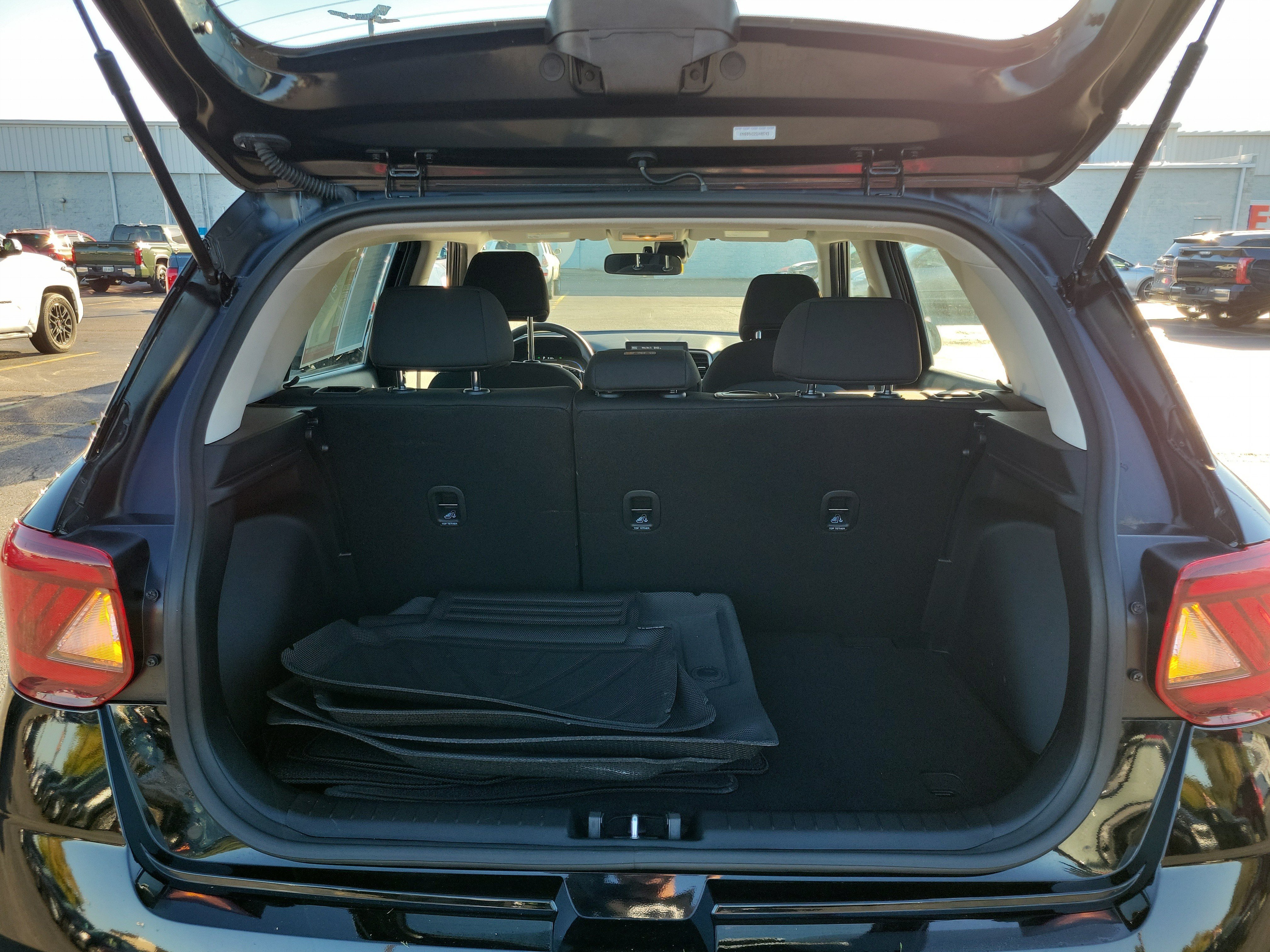 Used 2025 Hyundai Venue SE FWD image 8