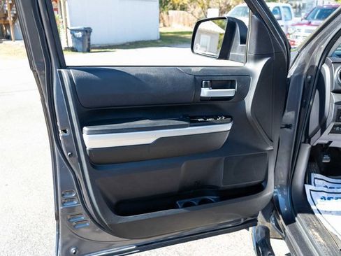 Used 2017 Toyota Tundra SR5 image 12