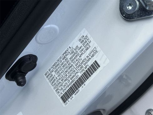 Used 2024 Honda Passport EX-L image 32