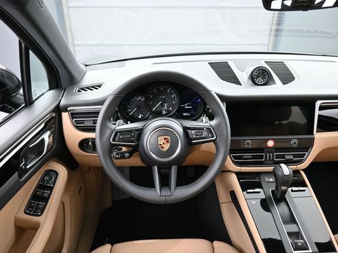 New 2026 Porsche Macan image 17