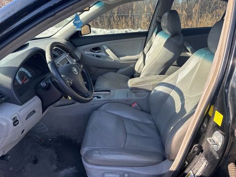 Used 2011 Toyota Camry image 7