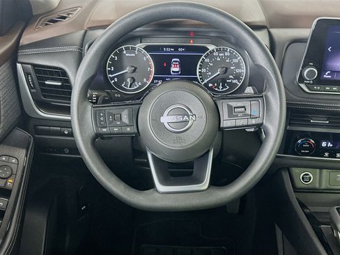 Used 2023 Nissan Rogue SV image 18