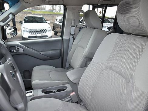 Used 2012 Nissan Frontier SV image 17