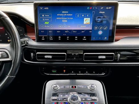 Used 2022 Lincoln Nautilus Reserve image 12