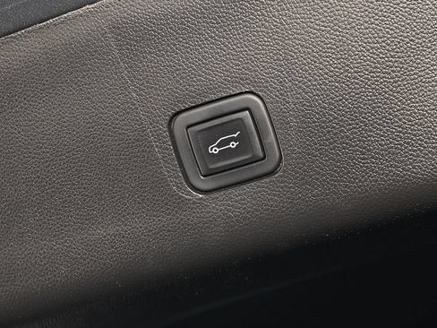 Used 2023 Chevrolet Traverse Premier w/ Redline Edition FWD image 44