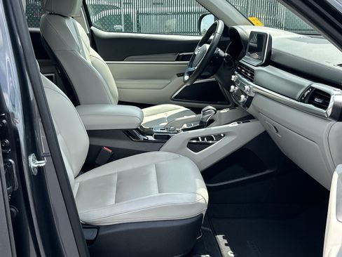 Used 2022 Kia Telluride S FWD image 12