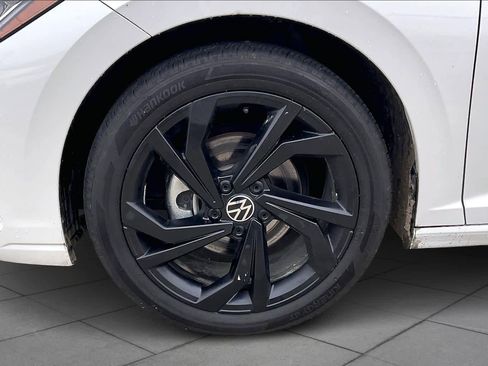 Used 2025 Volkswagen Jetta SE image 10