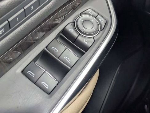 Used 2025 Cadillac XT4 Premium Luxury image 22