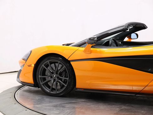 Used 2019 McLaren 570S Spider RWD image 8