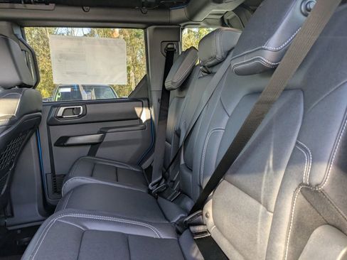 New 2025 Ford Bronco Badlands image 14