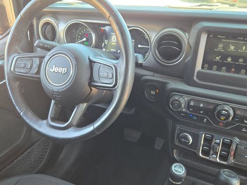 Used 2023 Jeep Wrangler Unlimited w/ Cold Weather Group AWD/4WD image 6