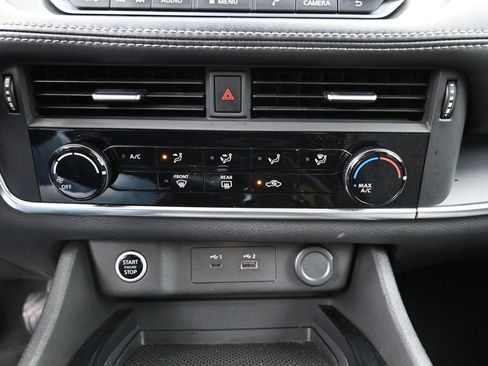 Used 2021 Nissan Rogue S image 17